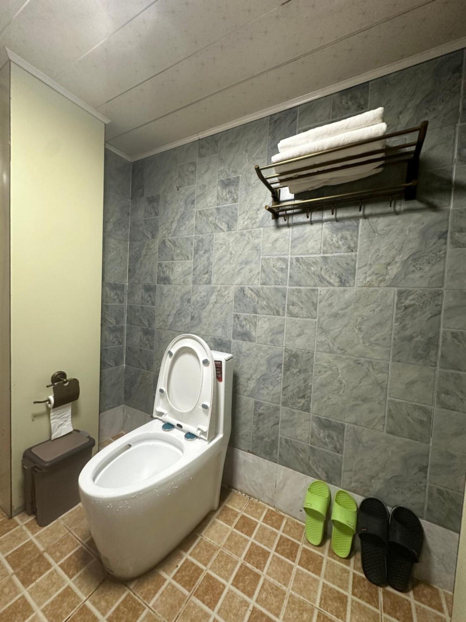 שנגרי - לה Yi'S Hostel מראה חיצוני תמונה
